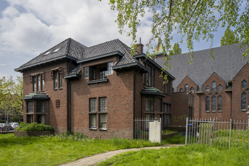 Sint-Franciscuskerk met pastorie 